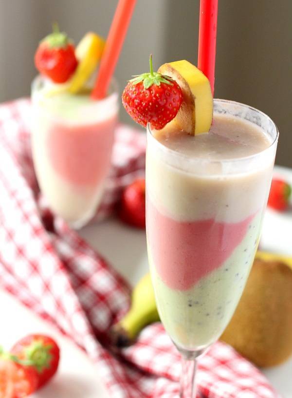 Strawberry Kiwi Banana Milkshake Recipe - WeRecipes